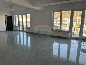 Spațiu comercial de 810 mp de închiriat - imagine 2