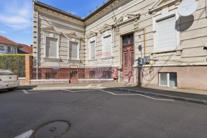 Apartament cu 4 camere 113  mp utili la curte Piata Catedralei,Arad