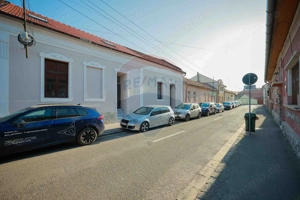 Apartament cu 4 camere de vânzare, ultracentral