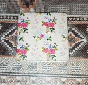 Oglindă de geantă pentru femei.