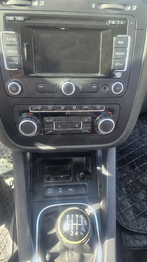 Volkswagen Jetta - imagine 5