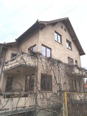 Vilă cu priveliște spre Tâmpa, în zonă liniștită din Brașov