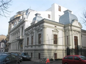 Cladire de birouri si teren de vanzare