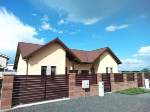 Duplex pe parter 4 camere si 2 bai - Mosnita Noua in zona foarte buna