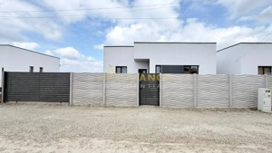 Casa Individuala - 3 camere - 2 bai - 250mp teren