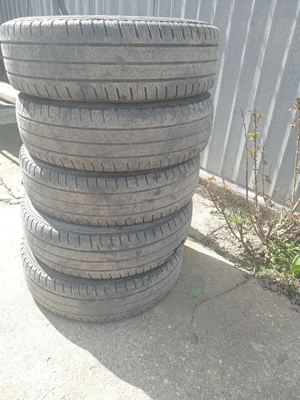 De vânzare,5 cauciucuri,205/75 R 16 C se mai pot pune pe căruță trasă de cai sau p monoaxa d tractor - imagine 2