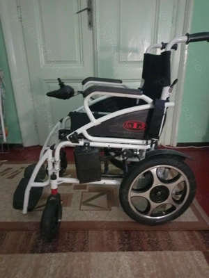 Scaun rulant , cărucior electric pliabil