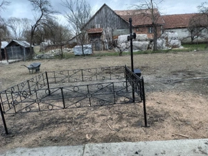 De vanzare mormant dublu din fier forjat .