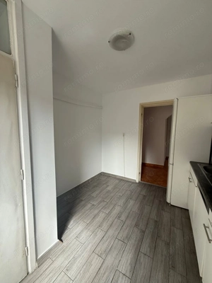 Apartament cu 3 camere  2 bai, decomandat Soarelui - imagine 8