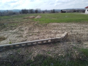 Vand casa la roșu si teren de 10000mp