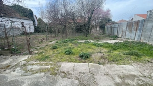 Casa de vanzare cu teren 572 mp si front generos 21 ml