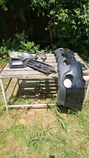 Vând piese pentru Subaru Outback 2008, potrivite pentru reparații sau înlocuire.