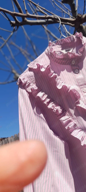 Cămașă roz cu volănașe 