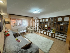 Vand 3 Camere Decomandat (Scara Interioara) - imagine 4