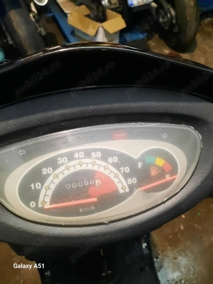 Vând scuter suzuki 125cc 