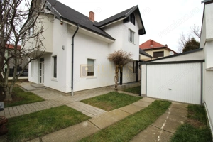 Casa individuala, zona Brytim, 4 camere + 2 bai, centrala proprie.