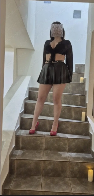 Brunetă apetisantă! 