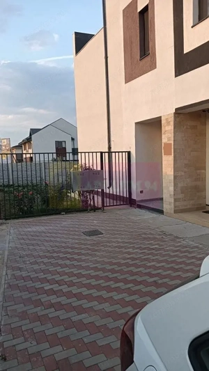 Vila tip  duplex Otopeni- 23 August. - imagine 2