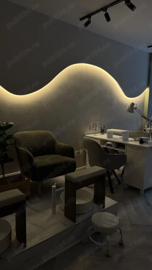  Închiriem post manichiură pedichiura