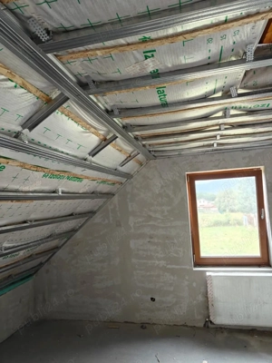 Executam lucrări interioare   