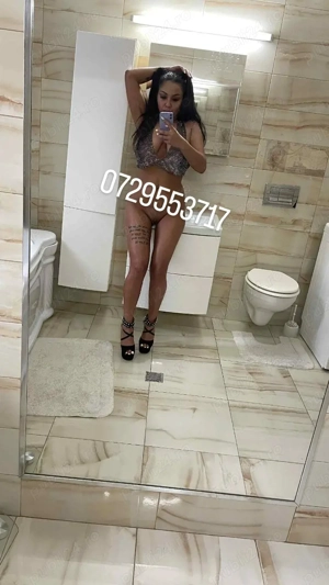 Bruneta hot  - imagine 1