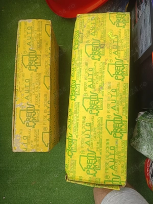 Vand set de 4 camasi si un arbore cotit pentru dacia 1300. Produsele sunt noi, la cutie - imagine 2