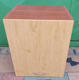 2 buc Dulap de bucatarie suspendat; Corp solid de perete