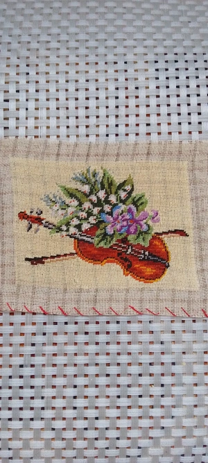 Goblen- vioara cu flori