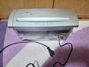 Distrugator tocator de documente birou cu cos strip-cut autostart