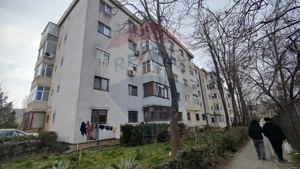 Apartament cu 3 camere de vânzare