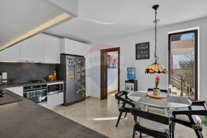 Vila cu design spectaculos, tehnologie smart  lifestyle complet - imagine 20