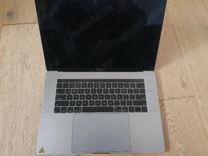 MacBook Pro 15  A1990 i9 DEFECT   fără baterie   nu pornește