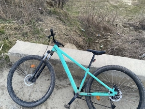 Vând Bicicletă Rockrider Mtb 100   are niște defecte fictivi descrierea    