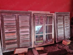 Obloane vechi din lemn și fereastră rustică - de colecție   decor