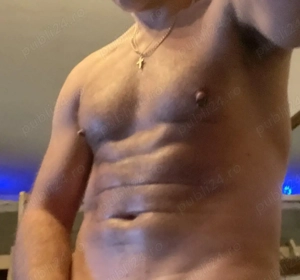 Matur,educat,inalt cu locatie,masaj pentru doamne si cupluri indiferent de varsta