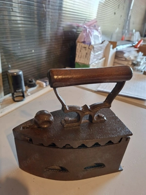 Masina de calcat veche