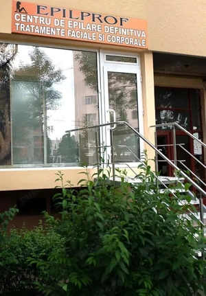 Inchiriez camera si posturi in incinta salonului Pitesti