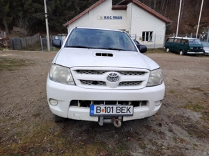 Vând Toyota Hilux 
