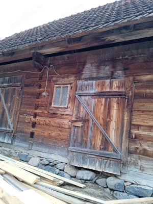 Șura din lemn de vânzare 