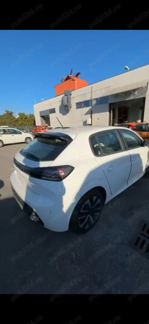 Peugeot 208 1.2 puretech din  2024 cu 5300 km - imagine 5