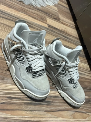 Vand adidasi jordan 4