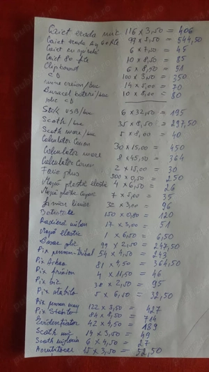 Papetărie de  vânzare include  caiete pixuri etc. Si calculatoare științifice și de mână mic