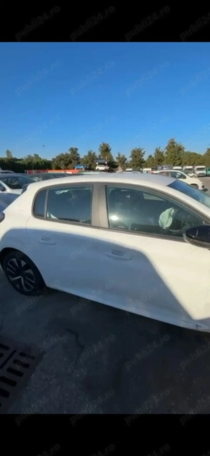 Peugeot 208 1.2 puretech din  2024 cu 5300 km - imagine 4