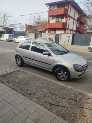 vând opal CORSA c motor de 1 2 benzina consum mic prooietar in acte