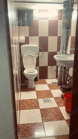 Proprietar, inchiriez o camera cu doua paturi - imagine 2