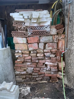vand caramizi vechi cu 30 lei