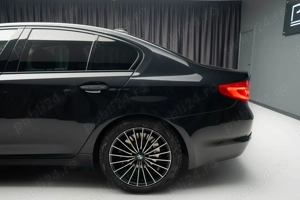BMW Seria 5 520d Aut. Sport Line - imagine 8