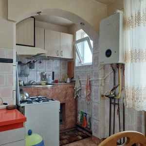 Vand apartament ultracentral, 4 camere, 2 bai, decomandat - imagine 2