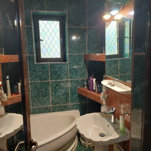 Vand apartament ultracentral, 4 camere, 2 bai, decomandat - imagine 9
