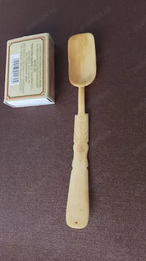 Lopățică veche din os sculptat manual, 14cm   Piesă de vitrină  